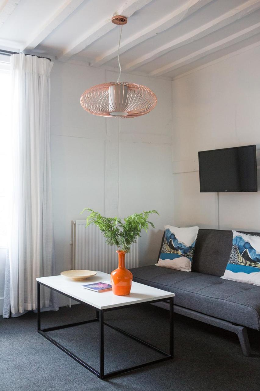 Whitehouse Rye Bed and Breakfast Buitenkant foto A living room with a flat screen television