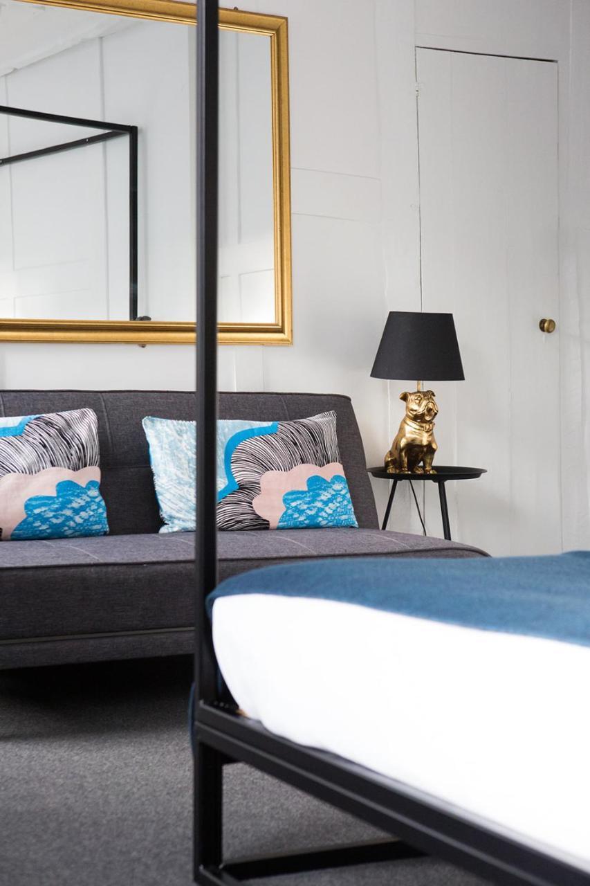 Whitehouse Rye Bed and Breakfast Buitenkant foto A sofa bed